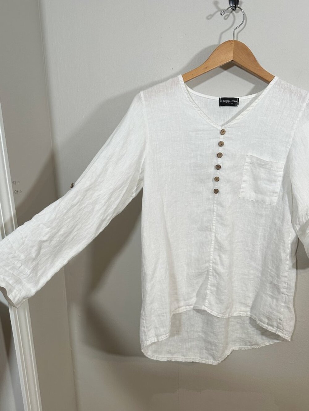 EUC 100% Linen Terzo Millennio Blouse Women's Small White Roll Tab Sleeve Beachy - Picture 5 of 10